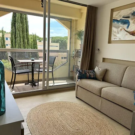 Climatise A 200m De La Avec Balcon, Parking Et Menage Inclus - - Fr-1-251-836 Bormes-les-Mimosas